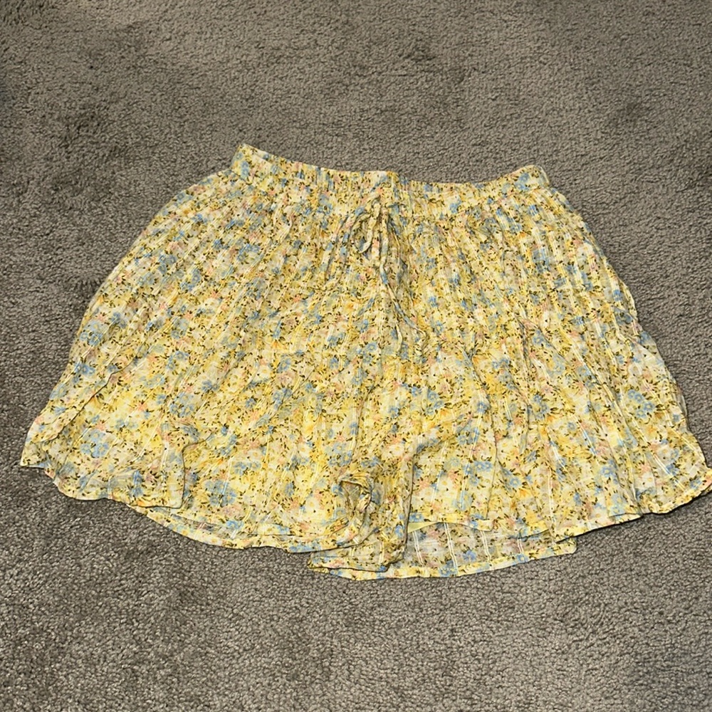 American Eagle 🦅 XS flowy floral shorts